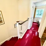 Quiet 2Bedroom Home-Garden-Parking-Family Friendly