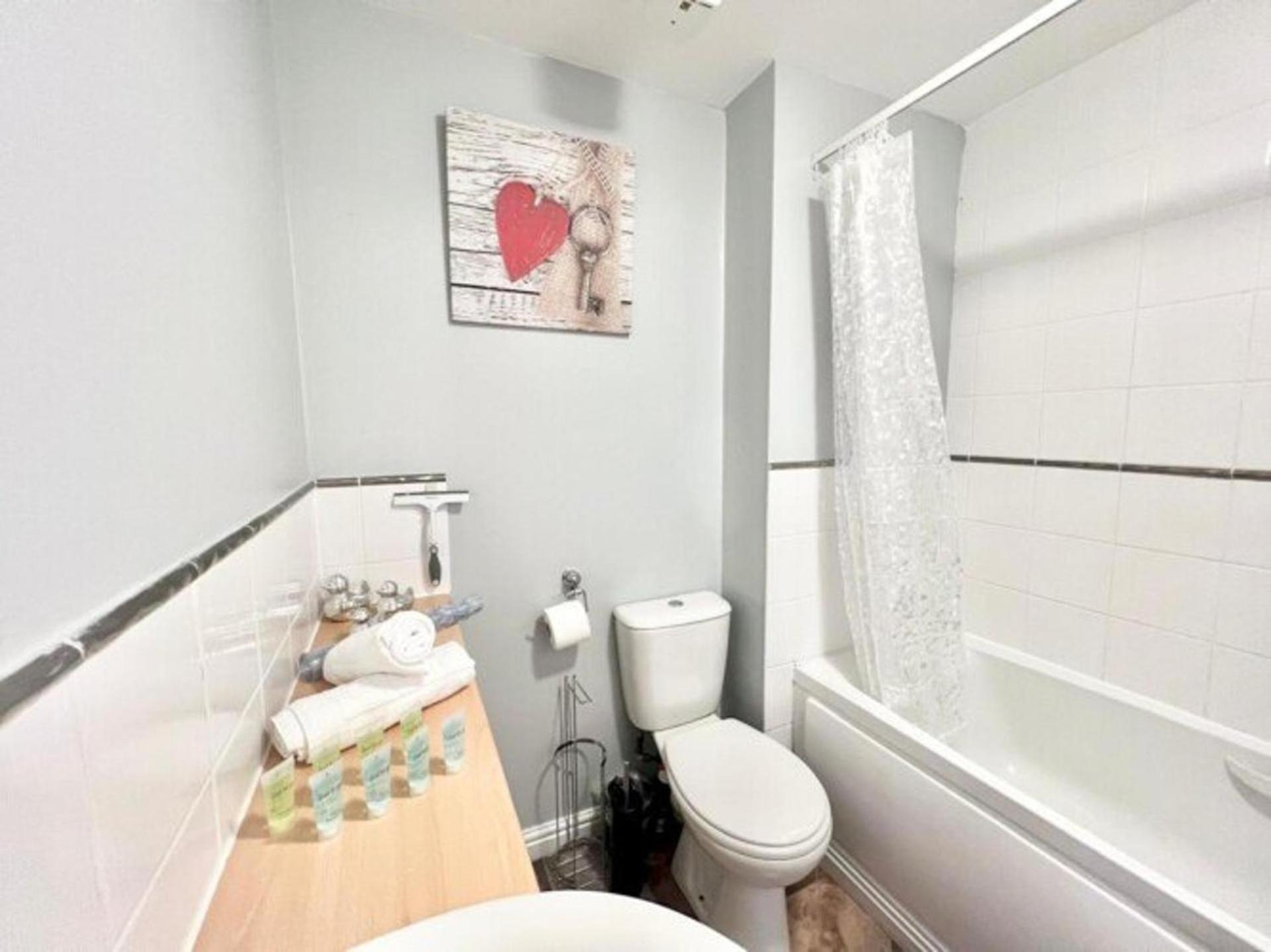 Quiet 2bedroom Home-garden-parking-family Friendly Swansea