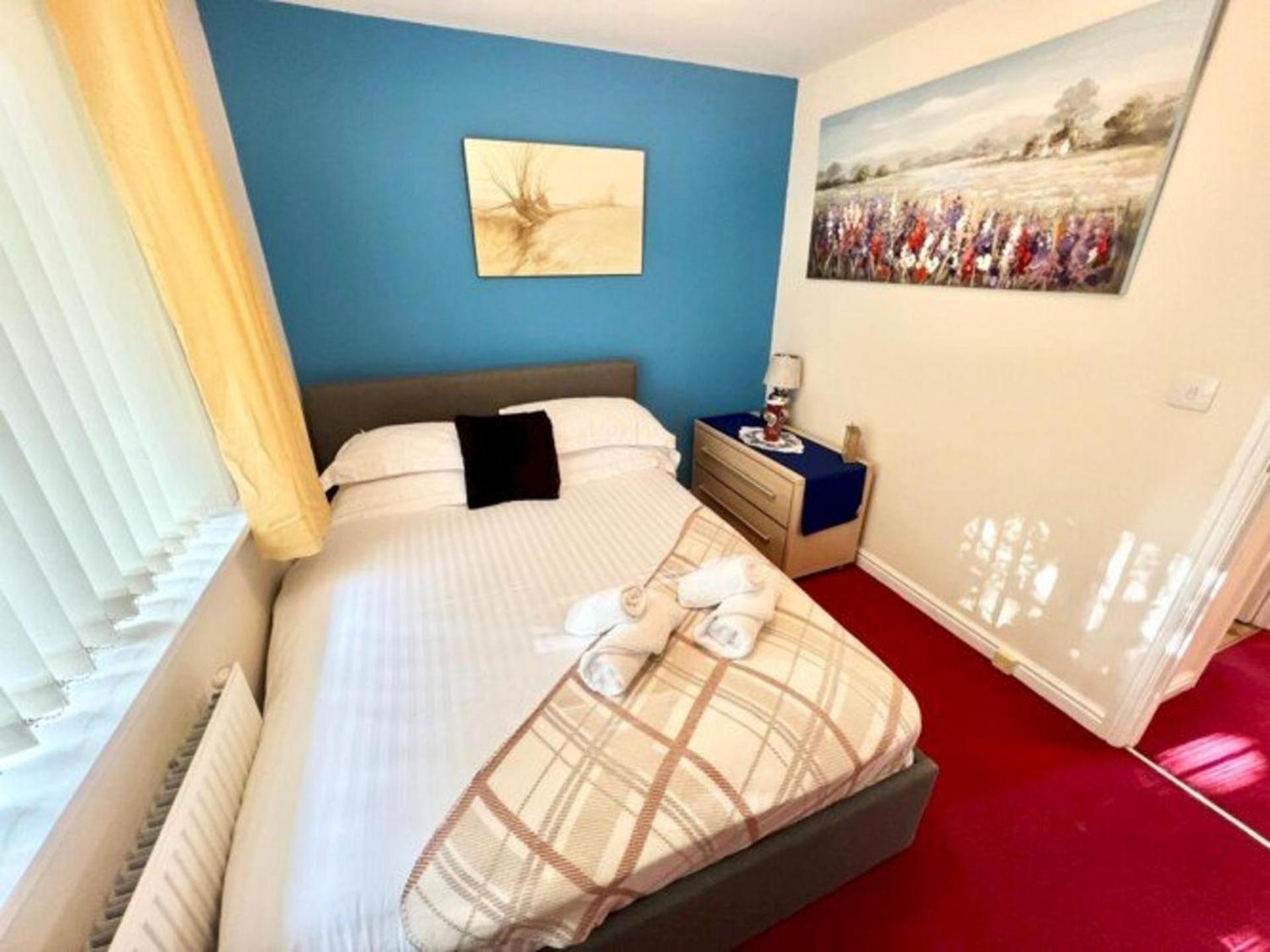 Quiet 2bedroom Home-garden-parking-family Friendly *