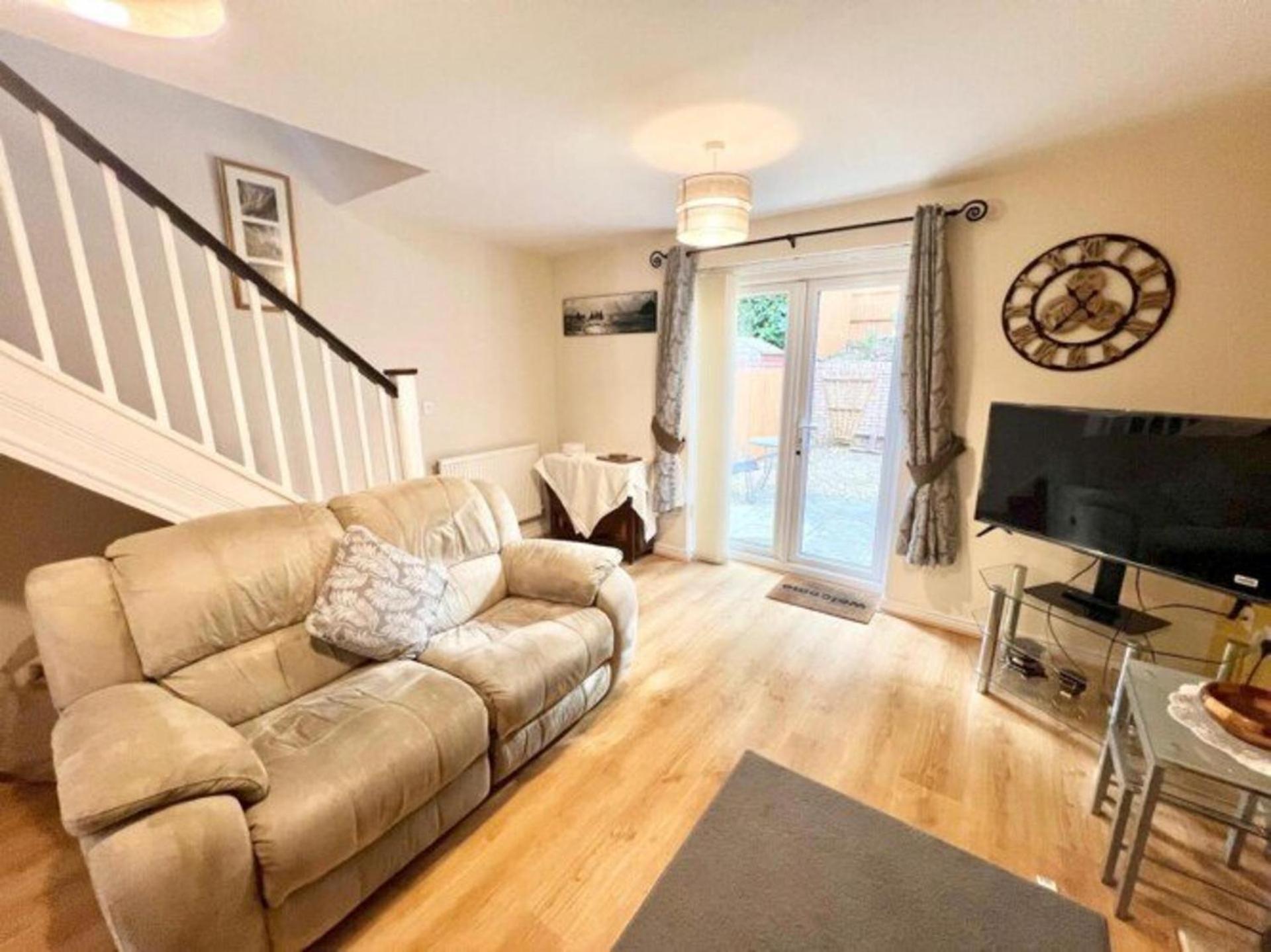Quiet 2bedroom Home-garden-parking-family Friendly Holiday home