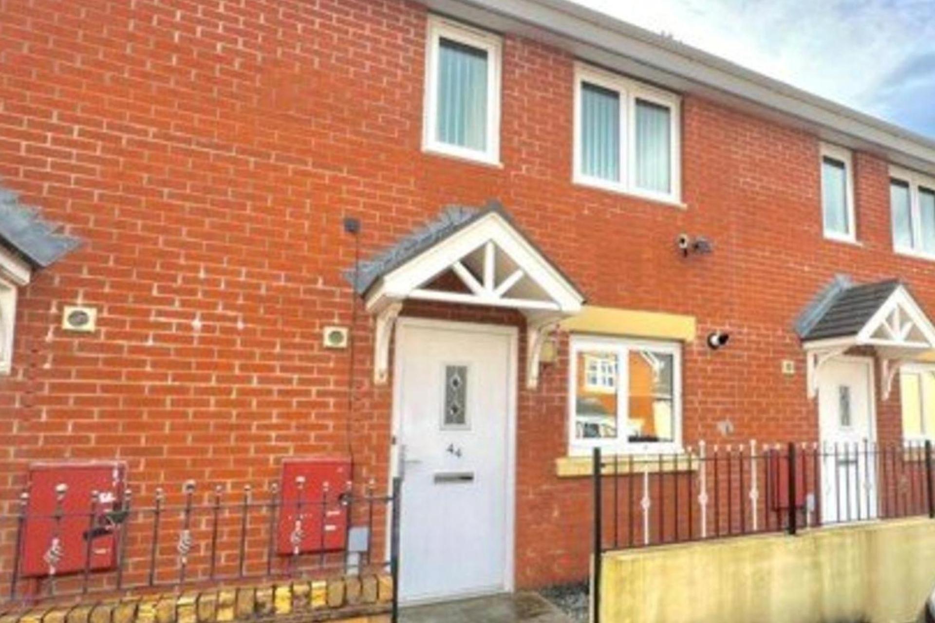 Quiet 2bedroom Home-garden-parking-family Friendly *