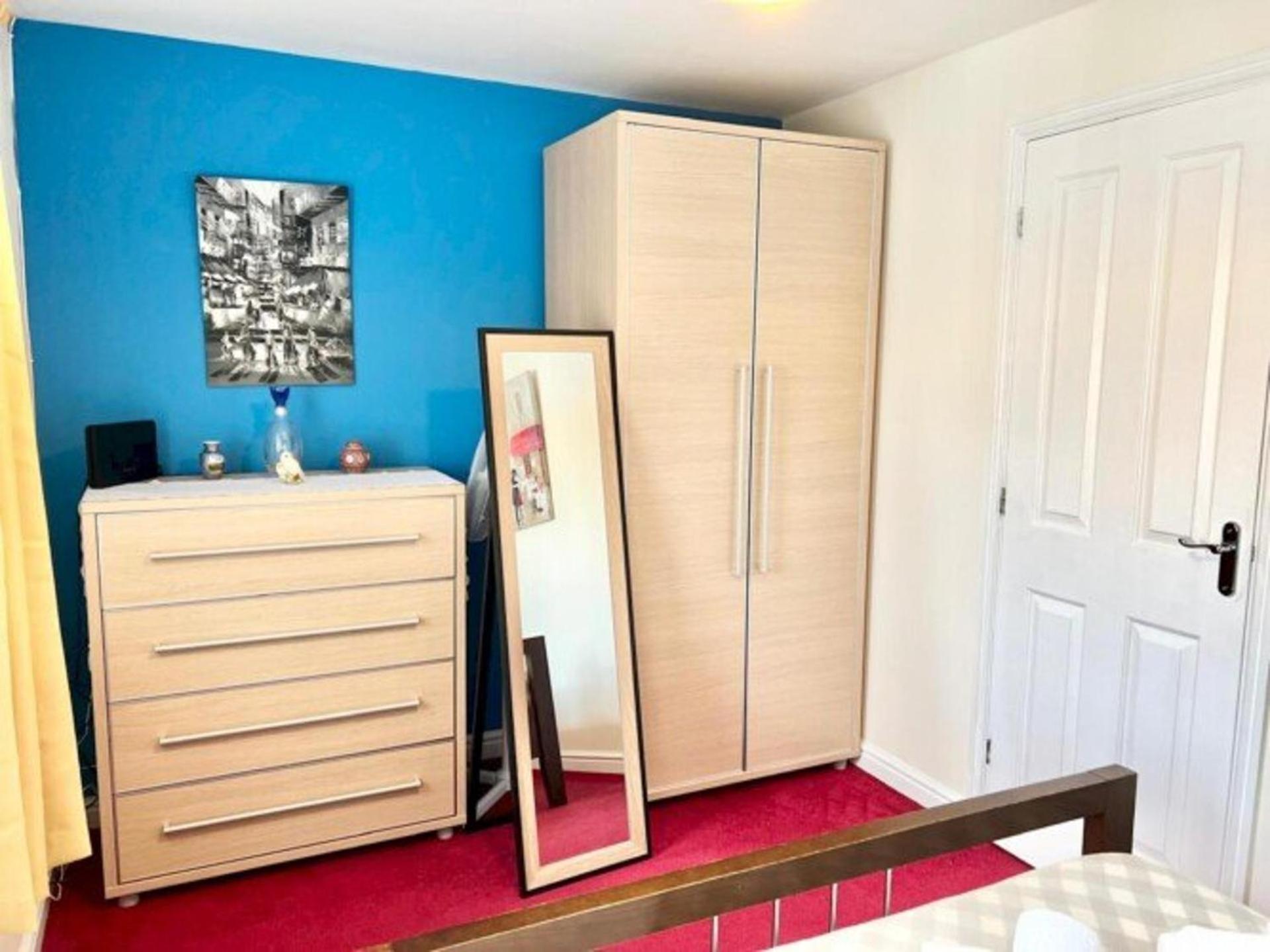 Quiet 2bedroom Home-garden-parking-family Friendly * Swansea