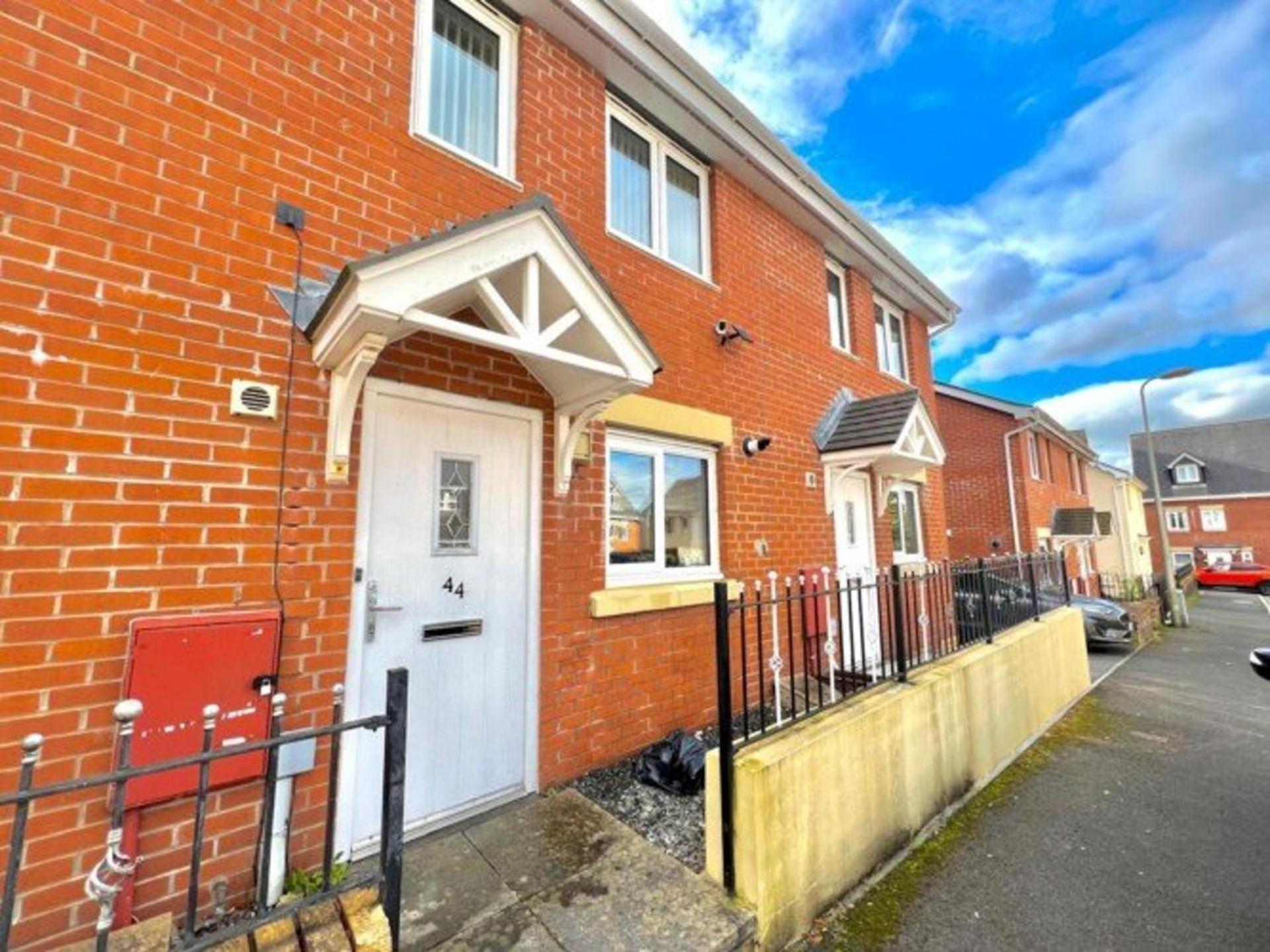 Quiet 2bedroom Home-garden-parking-family Friendly Swansea