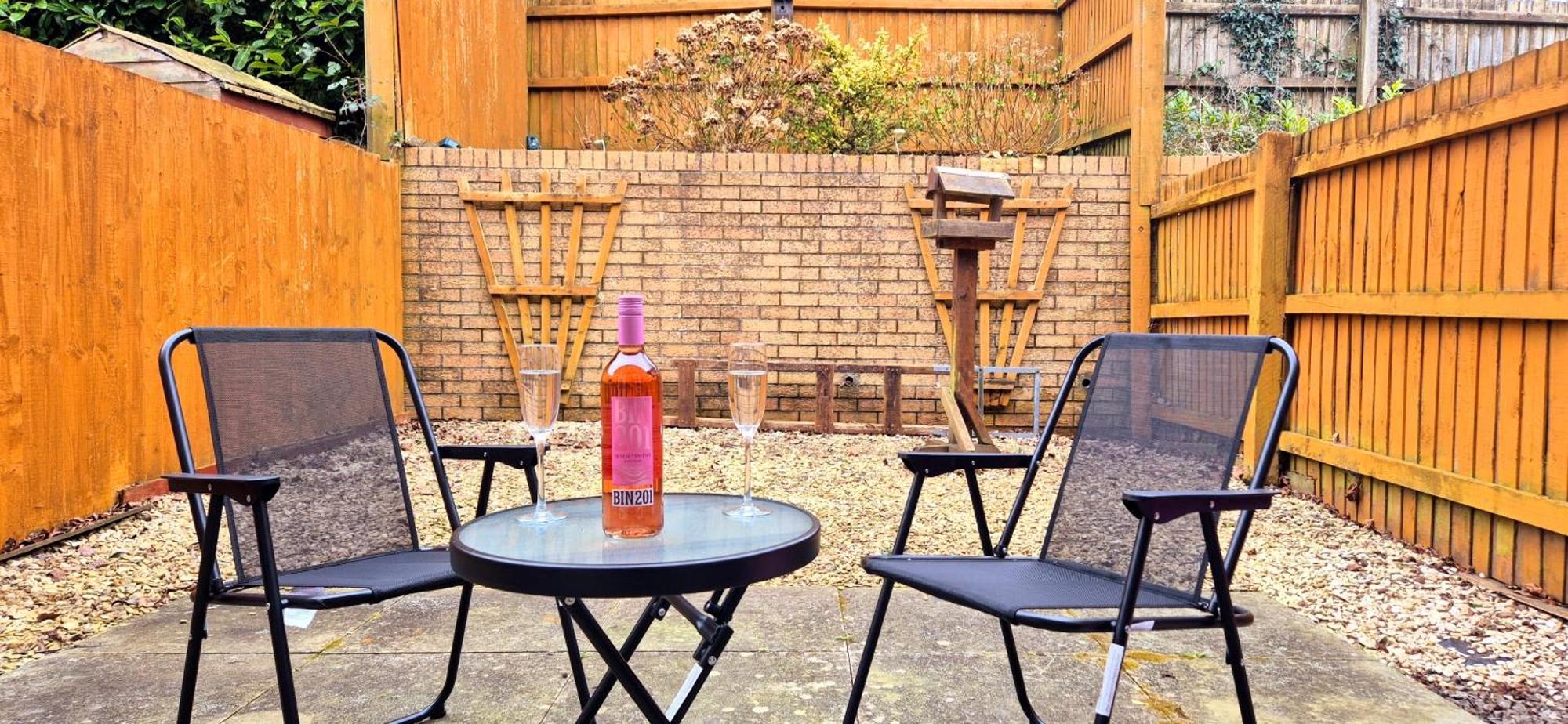 Holiday home Quiet 2bedroom Home-garden-parking-family Friendly